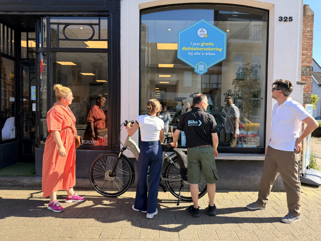 klanten ontvangen fiets van Bike Republic